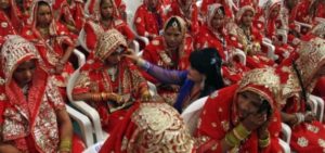 India, bastoni alle donne contro i mariti violenti